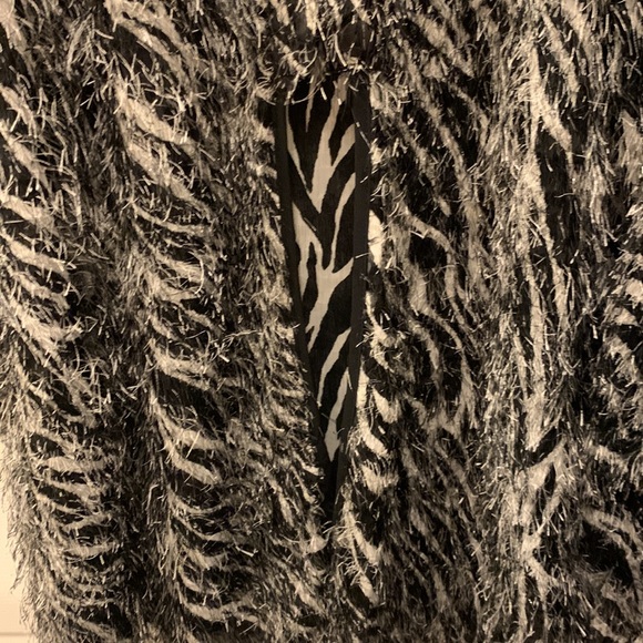 MLLE GABRIELLE TUNIC BLK/WHY ZEBRA PRINT-FUZZY POLY SZ 14 OVERSIZED JACKET - Picture 6 of 7